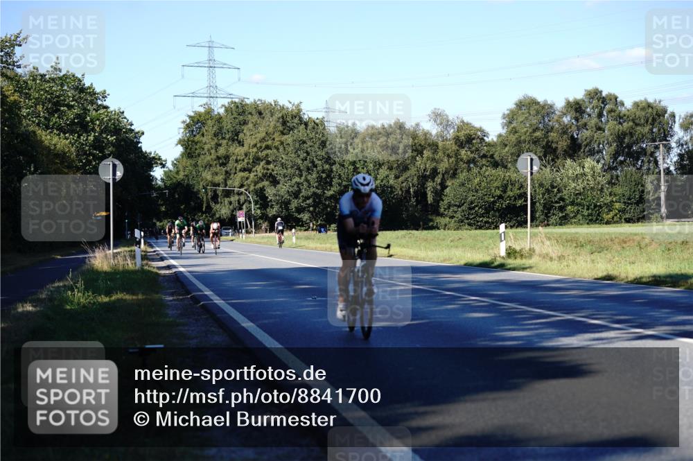 07.09.2025 - 19. Norderstedt Triathlon Michael Burmester http://msf.ph/oto/8841700 07.09.2025 15:32:19 Radfahren 903 meine-sportfotos.de