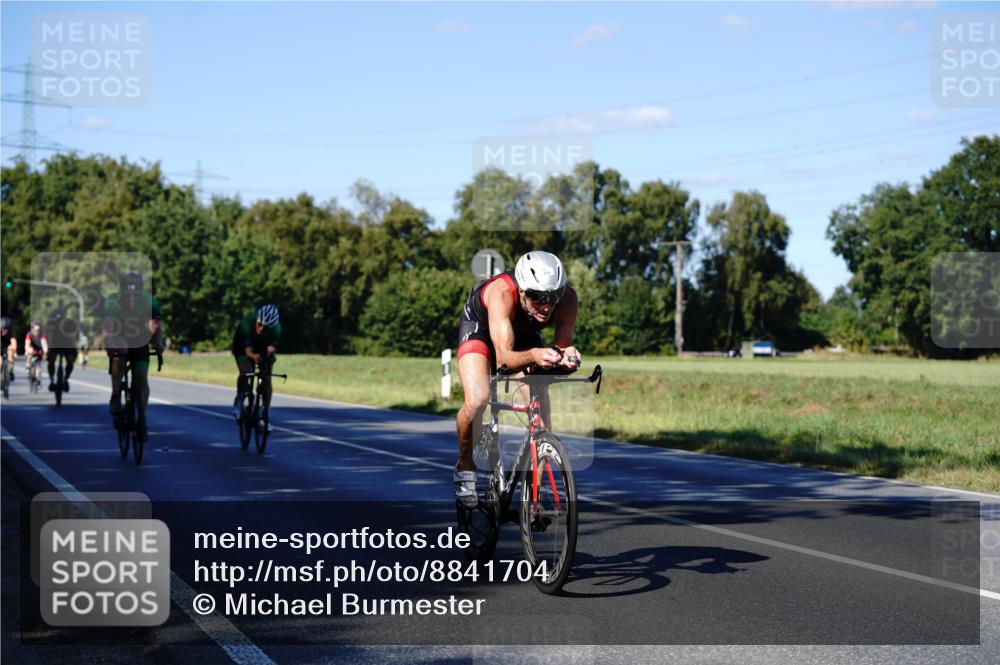 07.09.2025 - 19. Norderstedt Triathlon Michael Burmester http://msf.ph/oto/8841704 07.09.2025 15:32:24 Radfahren 401, 415, 1492, 1495 meine-sportfotos.de