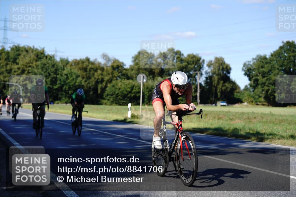 07.09.2025 - 19. Norderstedt Triathlon Michael Burmester http://msf.ph/oto/8841706 07.09.2025 15:32:24 Radfahren 401, 415, 1492, 1495 meine-sportfotos.de