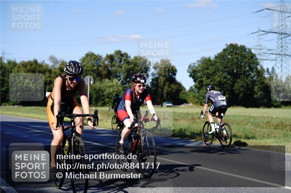 07.09.2025 - 19. Norderstedt Triathlon Michael Burmester http://msf.ph/oto/8841717 07.09.2025 15:32:28 Radfahren 401, 459, 1492, 1495, 1541 meine-sportfotos.de