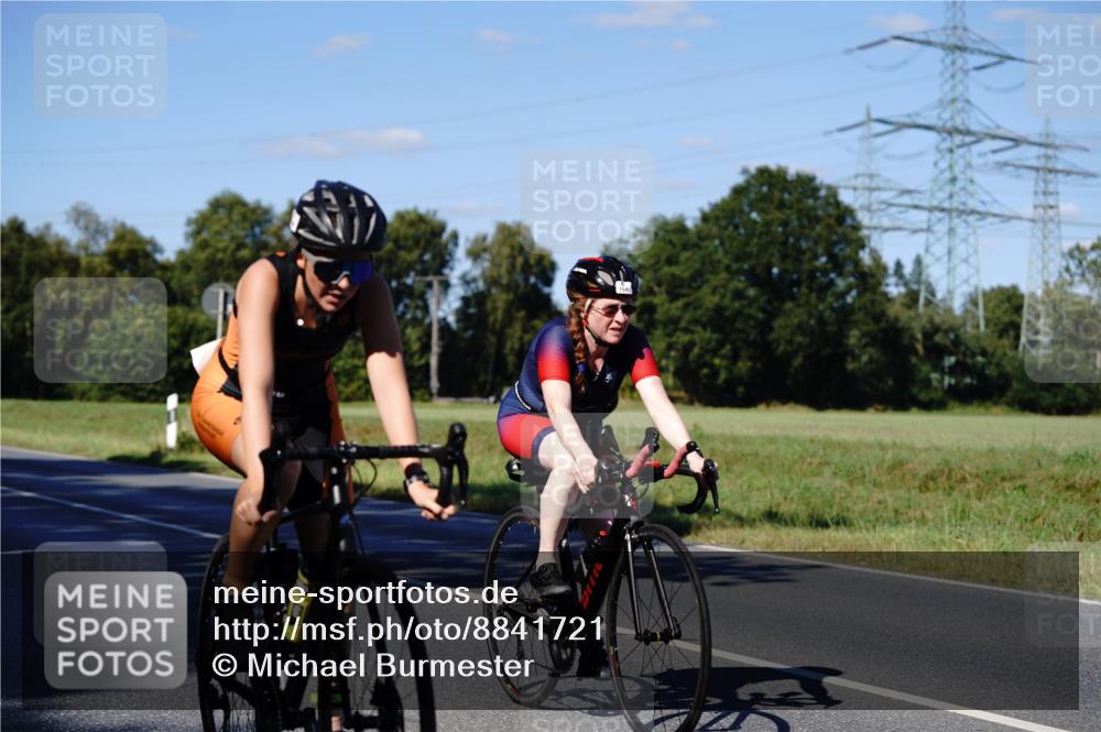 07.09.2025 - 19. Norderstedt Triathlon Michael Burmester http://msf.ph/oto/8841721 07.09.2025 15:32:28 Radfahren 401, 459, 1492, 1495, 1541 meine-sportfotos.de