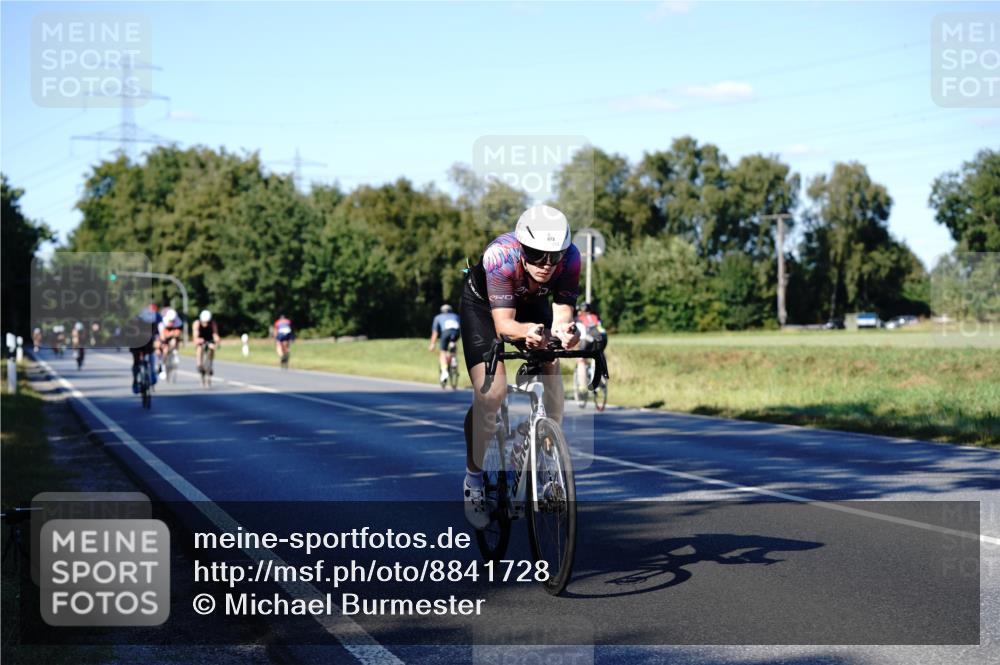 07.09.2025 - 19. Norderstedt Triathlon Michael Burmester http://msf.ph/oto/8841728 07.09.2025 15:32:40 Radfahren 477, 873, 936, 949, 1410 meine-sportfotos.de