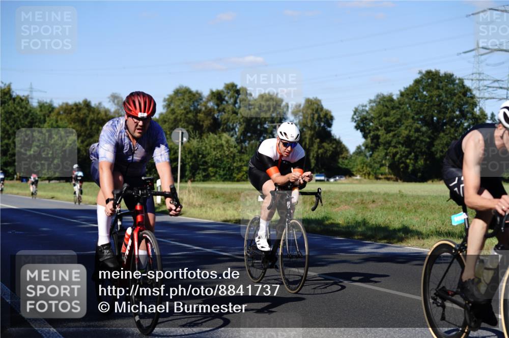 07.09.2025 - 19. Norderstedt Triathlon Michael Burmester http://msf.ph/oto/8841737 07.09.2025 15:32:43 Radfahren 477, 936, 949, 1410, 1504 meine-sportfotos.de