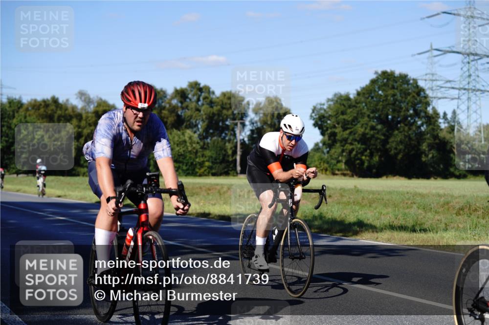07.09.2025 - 19. Norderstedt Triathlon Michael Burmester http://msf.ph/oto/8841739 07.09.2025 15:32:43 Radfahren 477, 936, 949, 1410, 1504 meine-sportfotos.de
