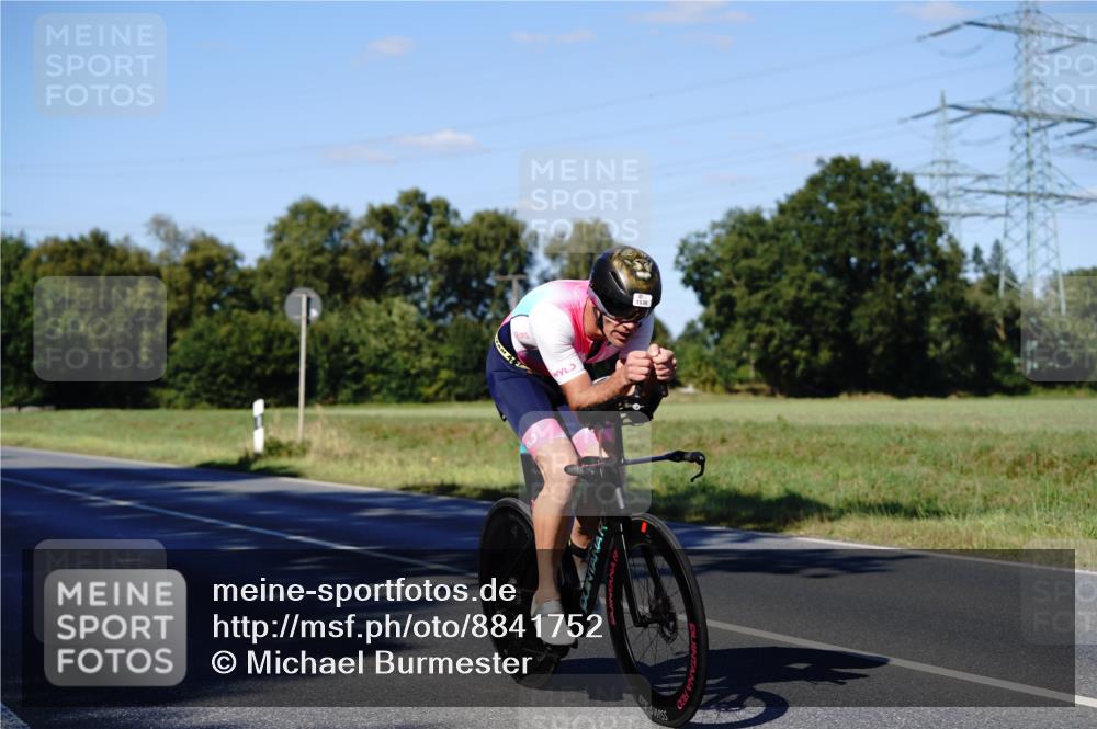 07.09.2025 - 19. Norderstedt Triathlon Michael Burmester http://msf.ph/oto/8841752 07.09.2025 15:32:52 Radfahren 866, 1475, 1530 meine-sportfotos.de