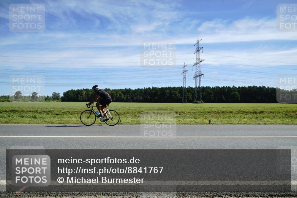 07.09.2025 - 19. Norderstedt Triathlon Michael Burmester http://msf.ph/oto/8841767 07.09.2025 12:26:54 Radfahren 194, 1256 meine-sportfotos.de