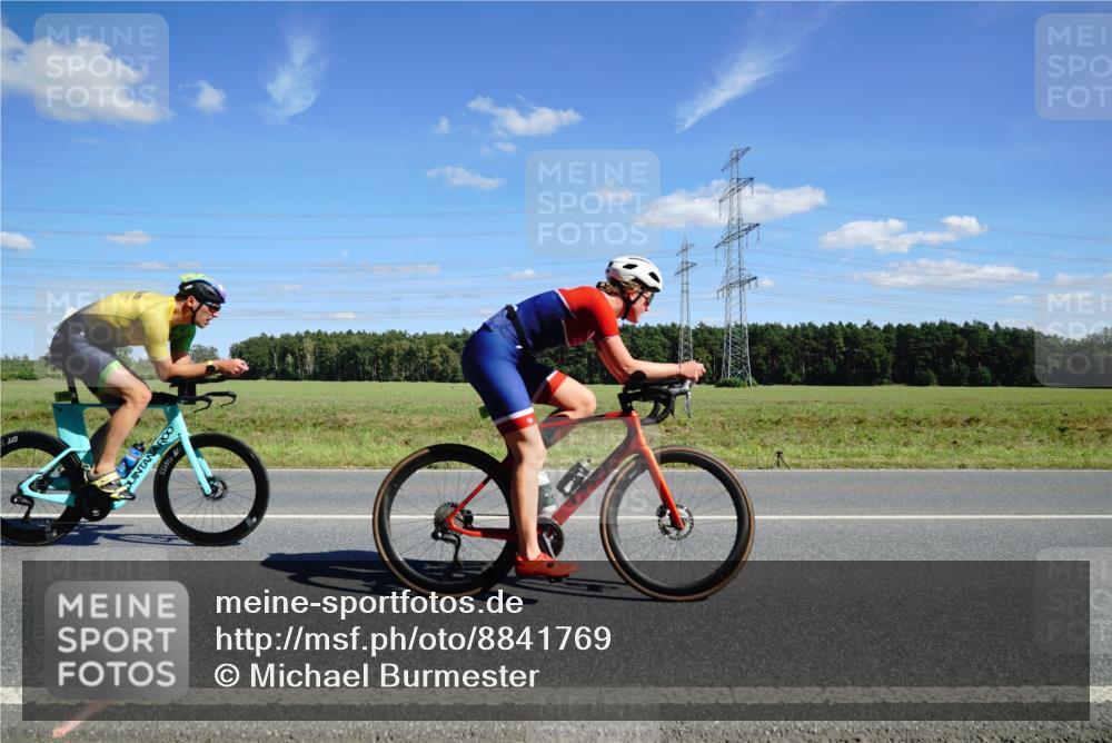 07.09.2025 - 19. Norderstedt Triathlon Michael Burmester http://msf.ph/oto/8841769 07.09.2025 14:33:36 Radfahren 440, 446, 975, 1028, 1498 meine-sportfotos.de