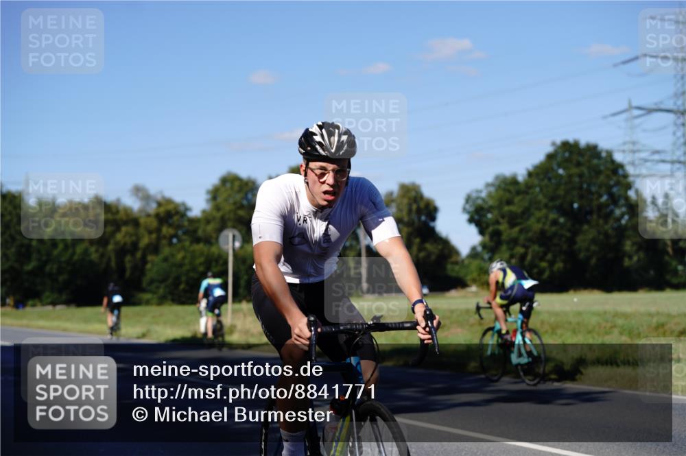 07.09.2025 - 19. Norderstedt Triathlon Michael Burmester http://msf.ph/oto/8841771 07.09.2025 15:33:15 Radfahren 473, 480, 1546 meine-sportfotos.de