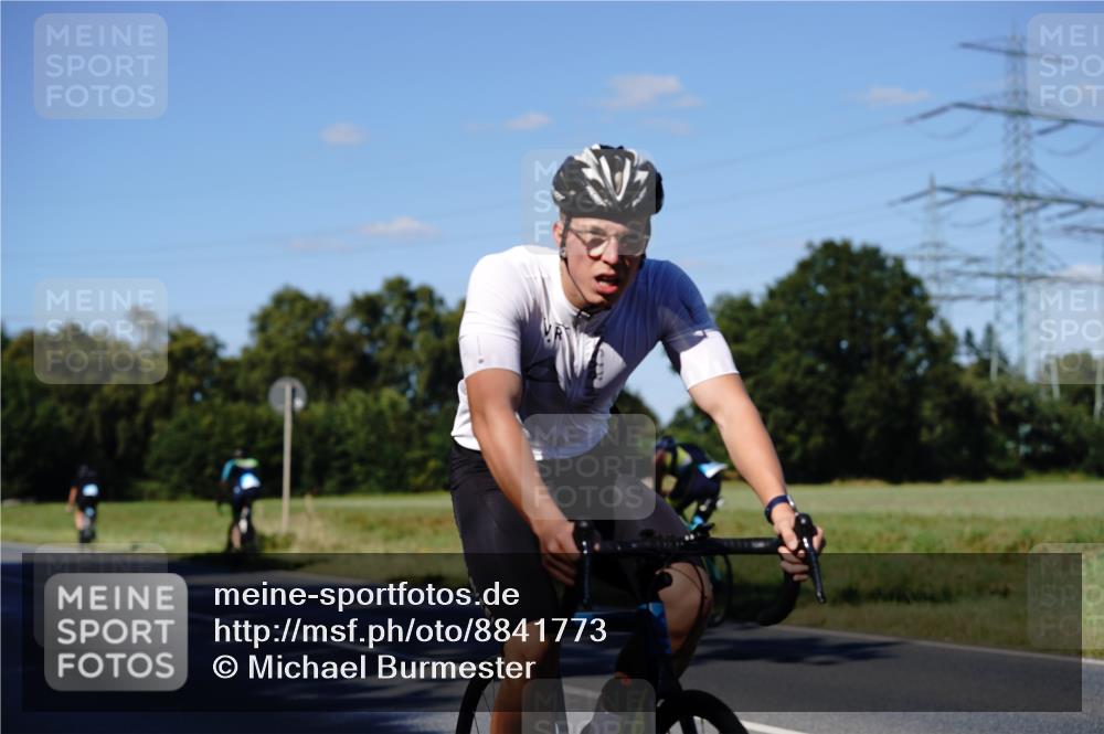 07.09.2025 - 19. Norderstedt Triathlon Michael Burmester http://msf.ph/oto/8841773 07.09.2025 15:33:15 Radfahren 473, 480, 1546 meine-sportfotos.de