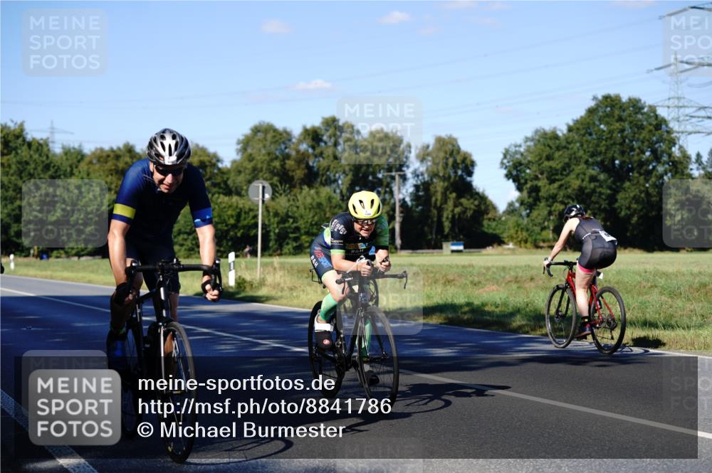 07.09.2025 - 19. Norderstedt Triathlon Michael Burmester http://msf.ph/oto/8841786 07.09.2025 15:33:37 Radfahren 883, 941, 946, 1480 meine-sportfotos.de