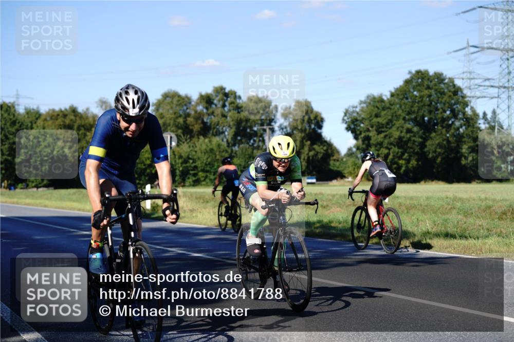 07.09.2025 - 19. Norderstedt Triathlon Michael Burmester http://msf.ph/oto/8841788 07.09.2025 15:33:37 Radfahren 883, 941, 946, 1480 meine-sportfotos.de