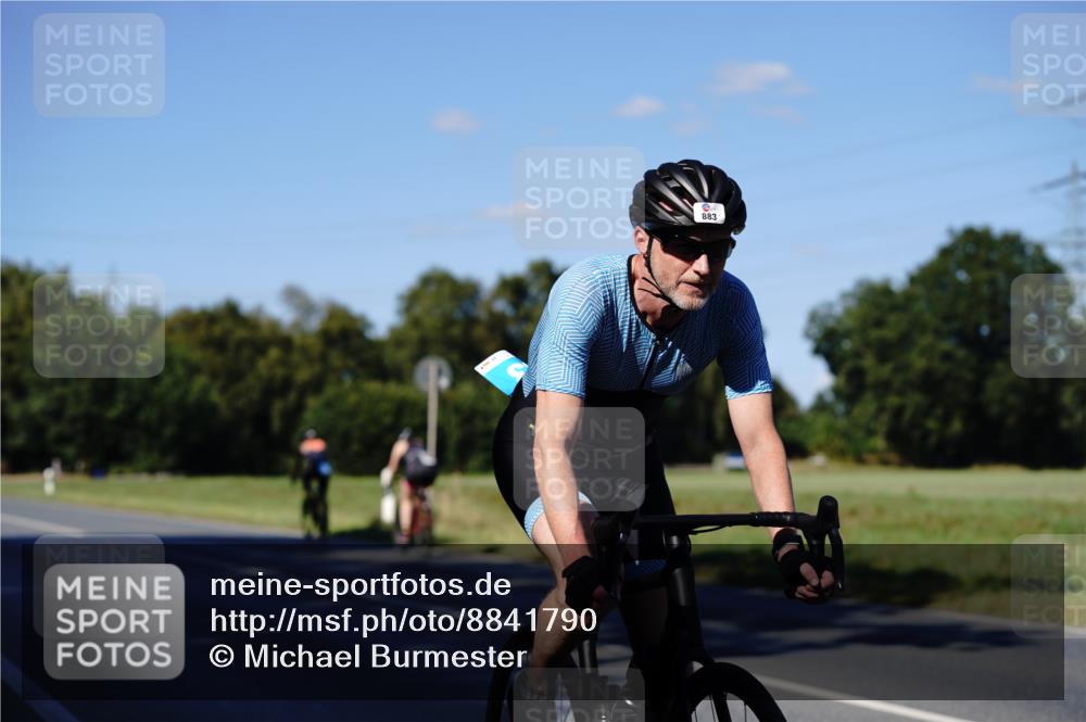 07.09.2025 - 19. Norderstedt Triathlon Michael Burmester http://msf.ph/oto/8841790 07.09.2025 15:33:39 Radfahren 883, 941, 946, 1480 meine-sportfotos.de