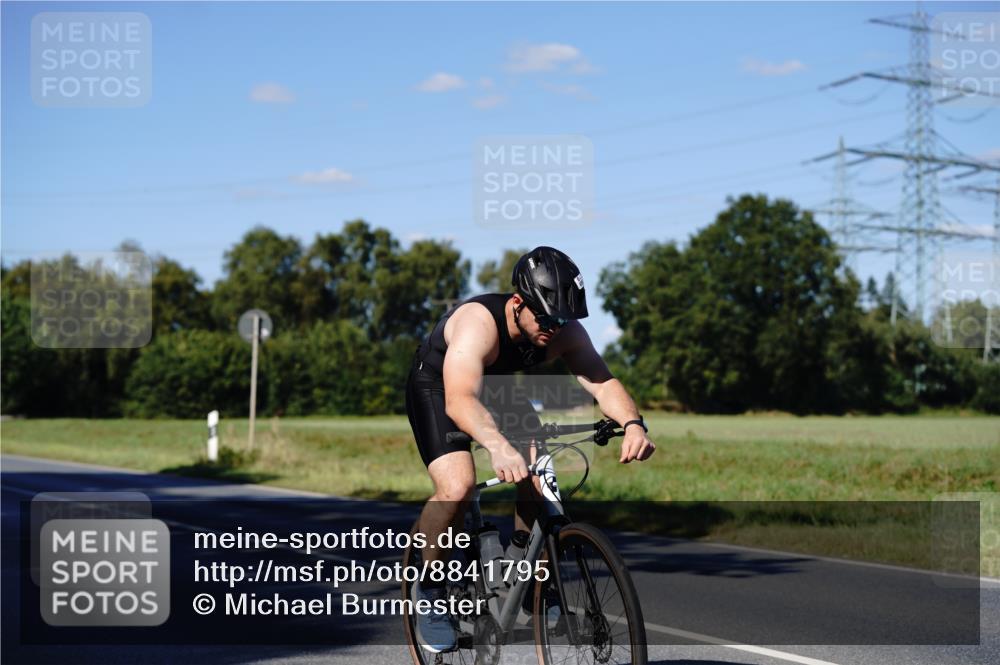 07.09.2025 - 19. Norderstedt Triathlon Michael Burmester http://msf.ph/oto/8841795 07.09.2025 15:33:45 Radfahren 875, 912 meine-sportfotos.de