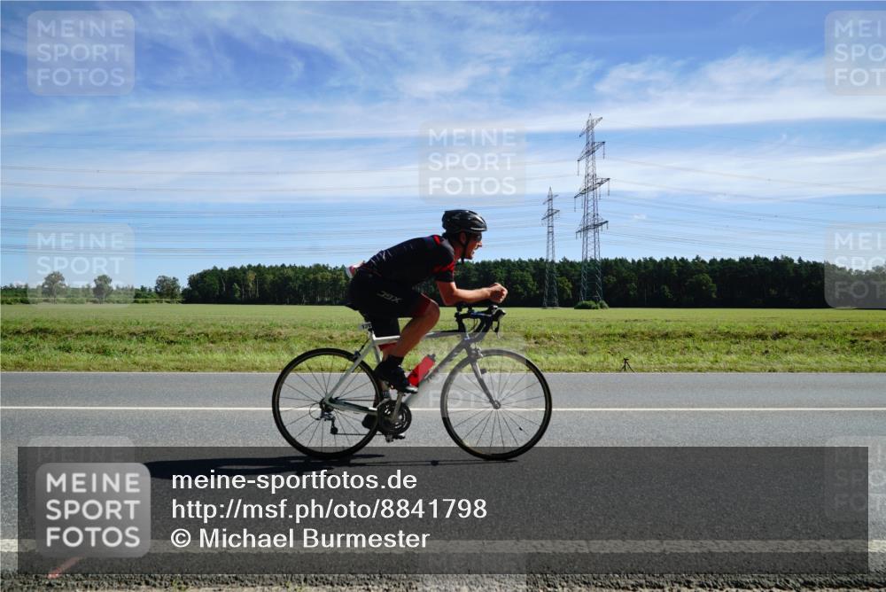 07.09.2025 - 19. Norderstedt Triathlon Michael Burmester http://msf.ph/oto/8841798 07.09.2025 12:27:04 Radfahren 187, 1370, 1386 meine-sportfotos.de