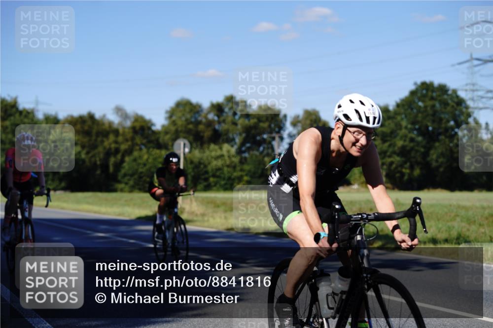 07.09.2025 - 19. Norderstedt Triathlon Michael Burmester http://msf.ph/oto/8841816 07.09.2025 15:33:56 Radfahren 914, 933, 1494, 1498, 1527, 1533 meine-sportfotos.de