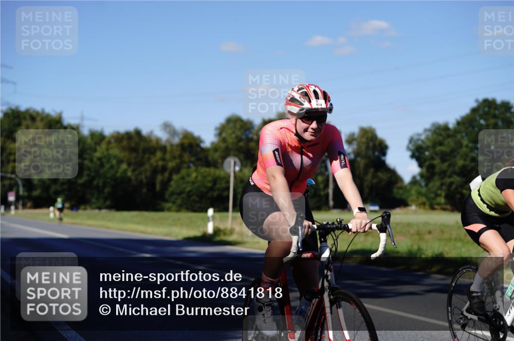 07.09.2025 - 19. Norderstedt Triathlon Michael Burmester http://msf.ph/oto/8841818 07.09.2025 15:33:57 Radfahren 914, 933, 1494, 1498, 1527, 1533 meine-sportfotos.de