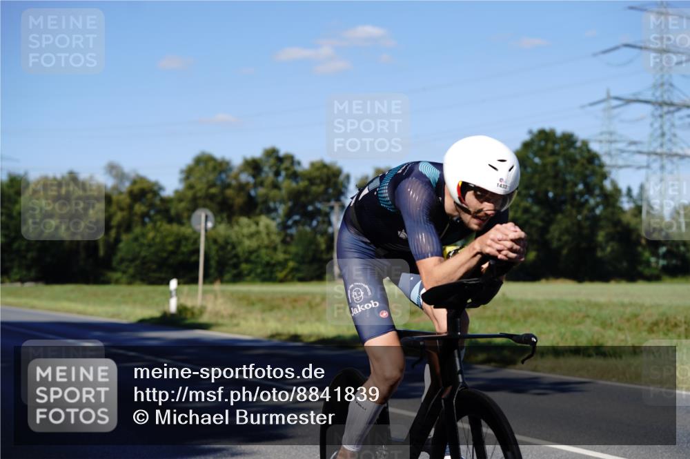 07.09.2025 - 19. Norderstedt Triathlon Michael Burmester http://msf.ph/oto/8841839 07.09.2025 15:34:29 Radfahren 1433 meine-sportfotos.de