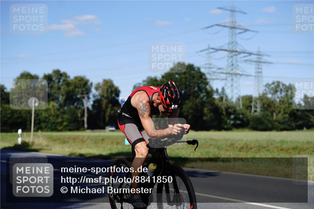 07.09.2025 - 19. Norderstedt Triathlon Michael Burmester http://msf.ph/oto/8841850 07.09.2025 15:34:55 Radfahren 1429 meine-sportfotos.de