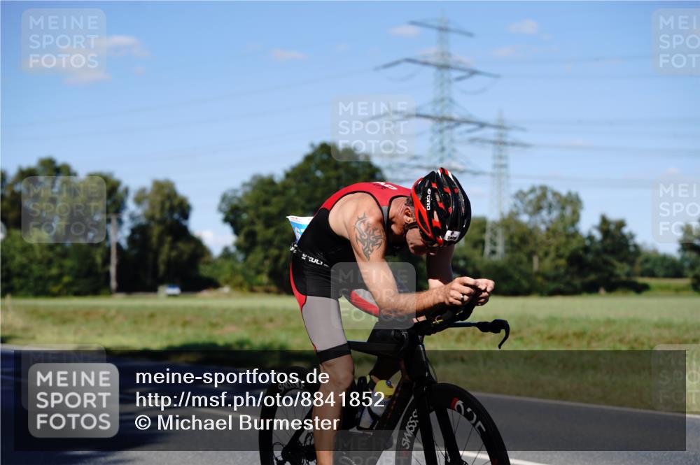 07.09.2025 - 19. Norderstedt Triathlon Michael Burmester http://msf.ph/oto/8841852 07.09.2025 15:34:55 Radfahren 1429 meine-sportfotos.de