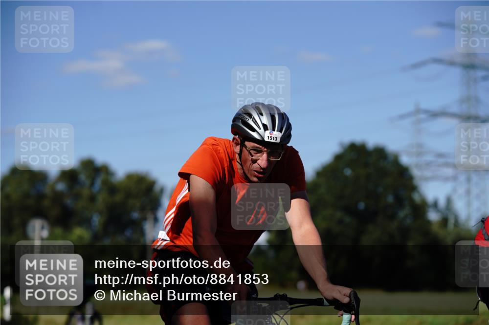 07.09.2025 - 19. Norderstedt Triathlon Michael Burmester http://msf.ph/oto/8841853 07.09.2025 15:34:59 Radfahren 421, 1458, 1513 meine-sportfotos.de