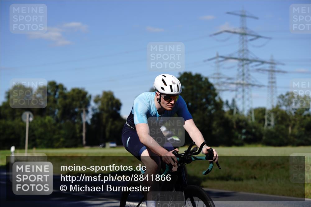 07.09.2025 - 19. Norderstedt Triathlon Michael Burmester http://msf.ph/oto/8841866 07.09.2025 15:35:23 Radfahren 386, 915, 943, 1419 meine-sportfotos.de