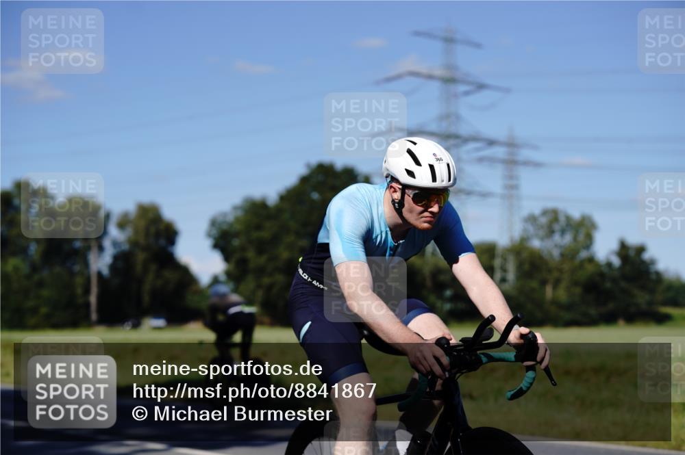 07.09.2025 - 19. Norderstedt Triathlon Michael Burmester http://msf.ph/oto/8841867 07.09.2025 15:35:23 Radfahren 386, 915, 943, 1419 meine-sportfotos.de