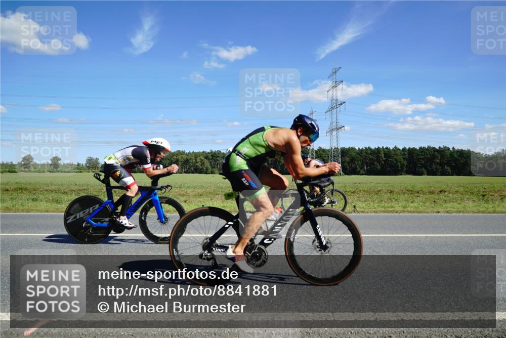 07.09.2025 - 19. Norderstedt Triathlon Michael Burmester http://msf.ph/oto/8841881 07.09.2025 14:34:06 Radfahren 962, 985, 997, 1039 meine-sportfotos.de