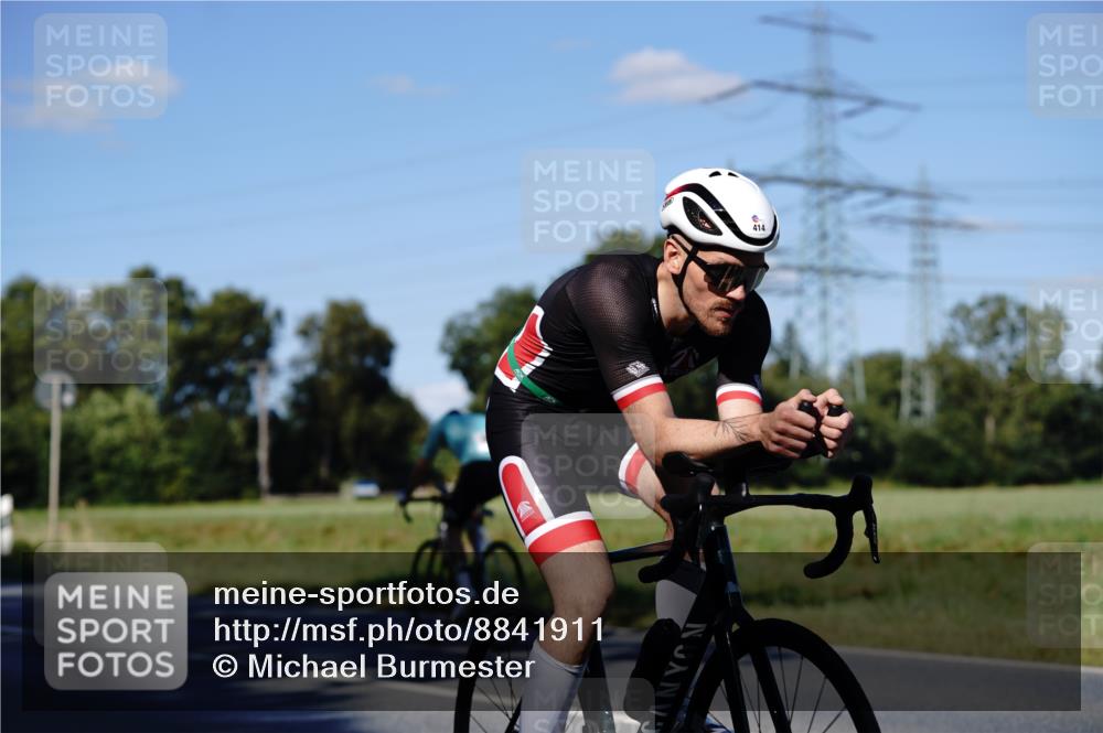 07.09.2025 - 19. Norderstedt Triathlon Michael Burmester http://msf.ph/oto/8841911 07.09.2025 15:36:23 Radfahren 372, 414, 1447 meine-sportfotos.de