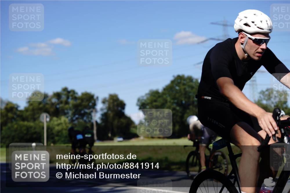 07.09.2025 - 19. Norderstedt Triathlon Michael Burmester http://msf.ph/oto/8841914 07.09.2025 15:36:26 Radfahren 372, 414, 1447, 1538 meine-sportfotos.de