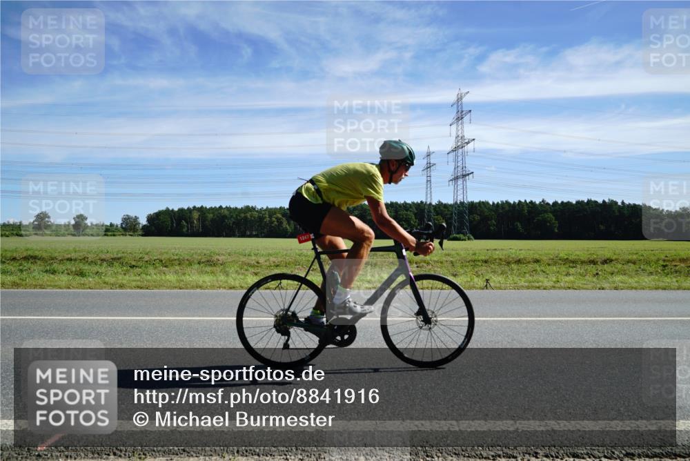 07.09.2025 - 19. Norderstedt Triathlon Michael Burmester http://msf.ph/oto/8841916 07.09.2025 12:27:36 Radfahren 1247 meine-sportfotos.de