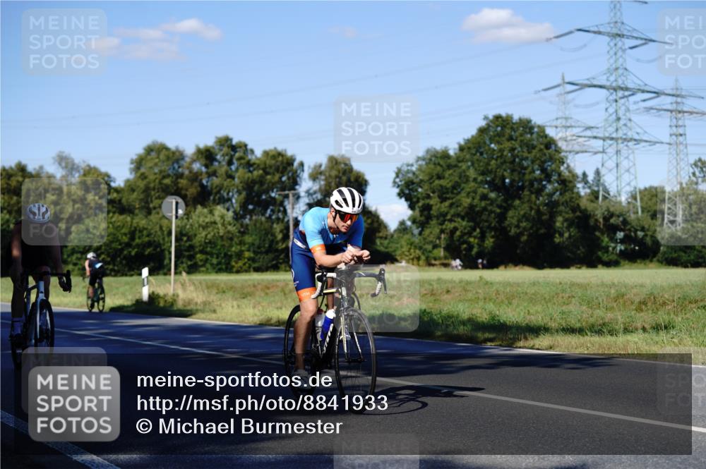 07.09.2025 - 19. Norderstedt Triathlon Michael Burmester http://msf.ph/oto/8841933 07.09.2025 15:36:47 Radfahren 425, 1453 meine-sportfotos.de