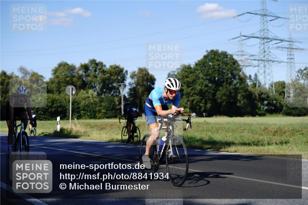 07.09.2025 - 19. Norderstedt Triathlon Michael Burmester http://msf.ph/oto/8841934 07.09.2025 15:36:47 Radfahren 425, 1453 meine-sportfotos.de