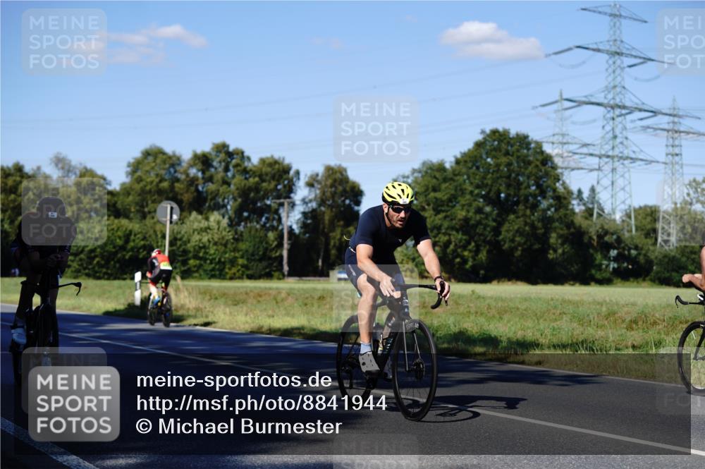 07.09.2025 - 19. Norderstedt Triathlon Michael Burmester http://msf.ph/oto/8841944 07.09.2025 15:37:04 Radfahren 384, 406, 1412, 1531 meine-sportfotos.de