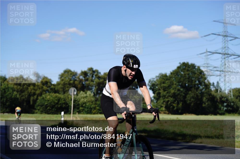 07.09.2025 - 19. Norderstedt Triathlon Michael Burmester http://msf.ph/oto/8841947 07.09.2025 15:37:07 Radfahren 384, 406, 1412 meine-sportfotos.de