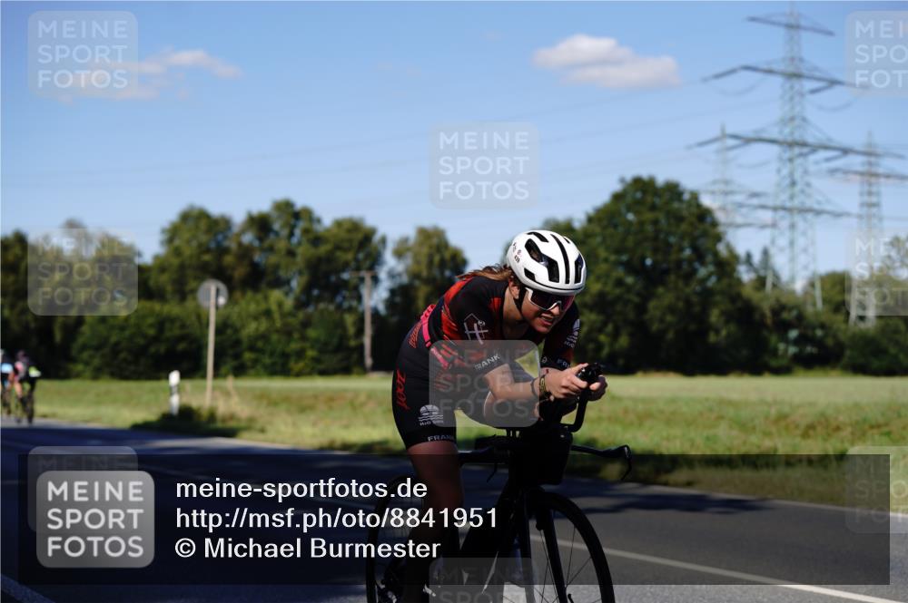 07.09.2025 - 19. Norderstedt Triathlon Michael Burmester http://msf.ph/oto/8841951 07.09.2025 15:37:24 Radfahren 371, 405, 439, 927 meine-sportfotos.de