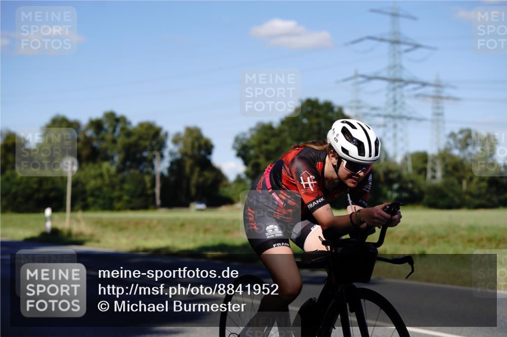 07.09.2025 - 19. Norderstedt Triathlon Michael Burmester http://msf.ph/oto/8841952 07.09.2025 15:37:24 Radfahren 371, 405, 439, 927 meine-sportfotos.de