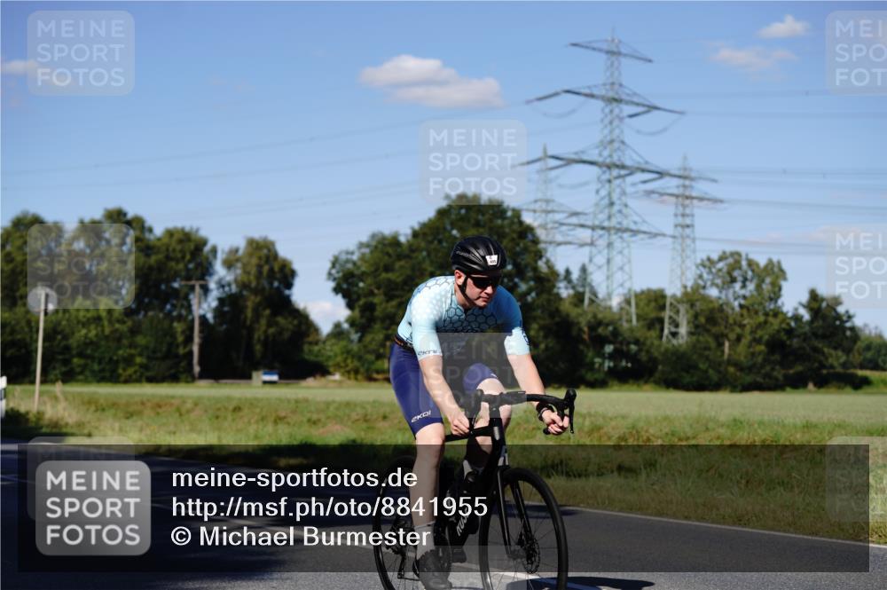 07.09.2025 - 19. Norderstedt Triathlon Michael Burmester http://msf.ph/oto/8841955 07.09.2025 15:37:26 Radfahren 371, 405, 439, 927 meine-sportfotos.de