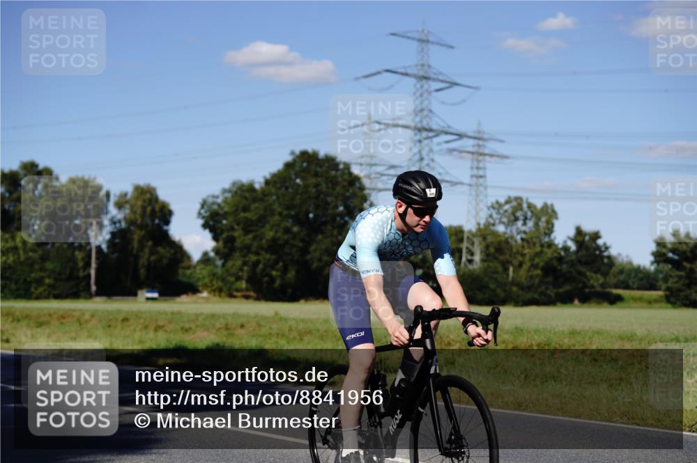 07.09.2025 - 19. Norderstedt Triathlon Michael Burmester http://msf.ph/oto/8841956 07.09.2025 15:37:26 Radfahren 371, 405, 439, 927 meine-sportfotos.de