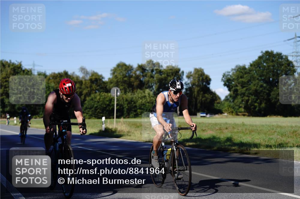 07.09.2025 - 19. Norderstedt Triathlon Michael Burmester http://msf.ph/oto/8841964 07.09.2025 15:37:57 Radfahren 390, 443, 454, 893, 1446, 1510 meine-sportfotos.de