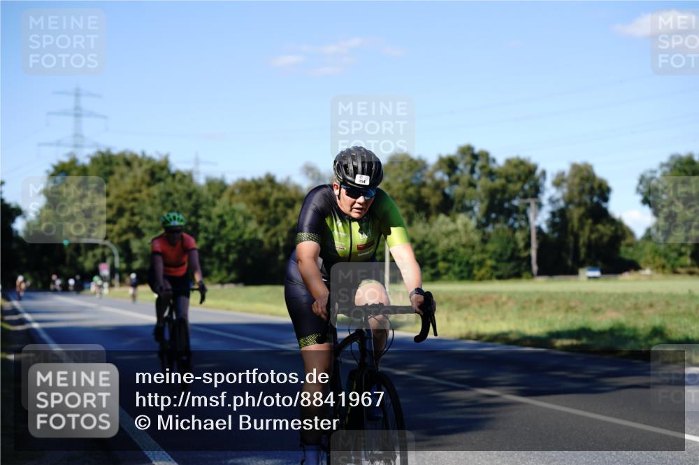 07.09.2025 - 19. Norderstedt Triathlon Michael Burmester http://msf.ph/oto/8841967 07.09.2025 15:37:59 Radfahren 390, 443, 454, 893, 1510 meine-sportfotos.de