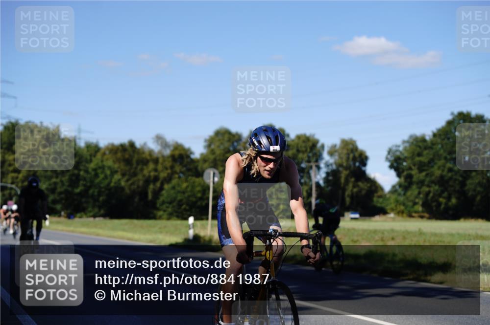 07.09.2025 - 19. Norderstedt Triathlon Michael Burmester http://msf.ph/oto/8841987 07.09.2025 15:38:45 Radfahren 402, 408, 882, 1442 meine-sportfotos.de