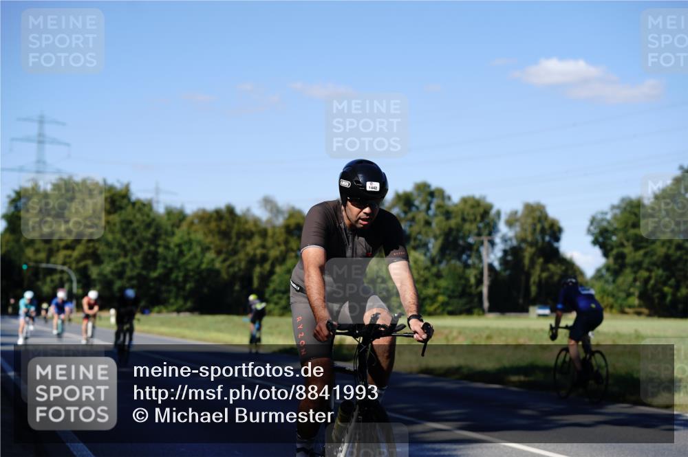 07.09.2025 - 19. Norderstedt Triathlon Michael Burmester http://msf.ph/oto/8841993 07.09.2025 15:38:47 Radfahren 402, 504, 882, 1432, 1442 meine-sportfotos.de