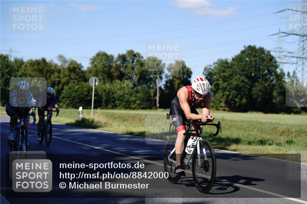 07.09.2025 - 19. Norderstedt Triathlon Michael Burmester http://msf.ph/oto/8842000 07.09.2025 15:38:50 Radfahren 402, 504, 1432, 1454 meine-sportfotos.de