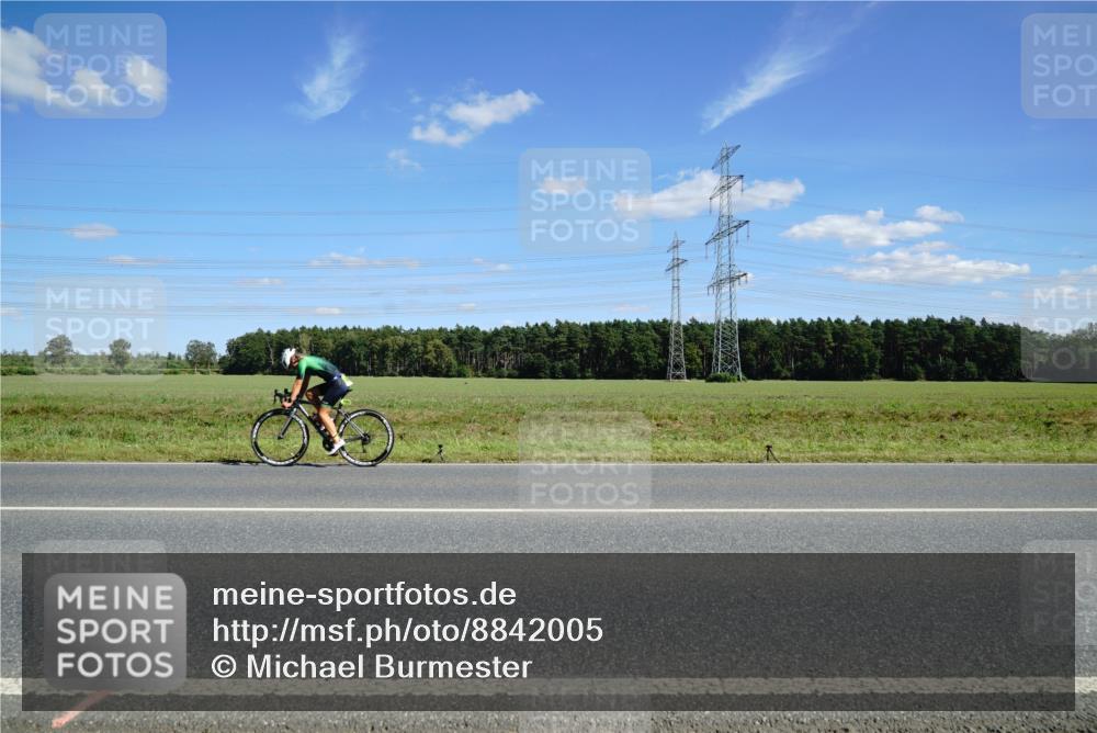 07.09.2025 - 19. Norderstedt Triathlon Michael Burmester http://msf.ph/oto/8842005 07.09.2025 14:34:33 Radfahren 477 meine-sportfotos.de