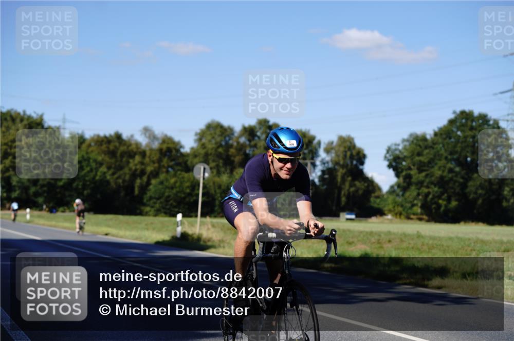 07.09.2025 - 19. Norderstedt Triathlon Michael Burmester http://msf.ph/oto/8842007 07.09.2025 15:38:56 Radfahren 447, 909 meine-sportfotos.de