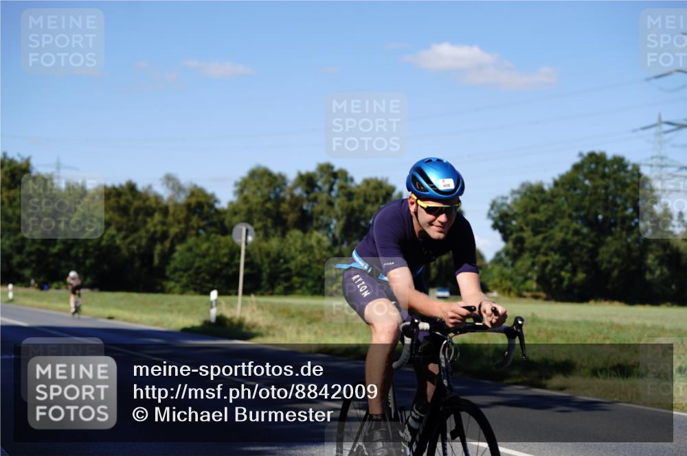 07.09.2025 - 19. Norderstedt Triathlon Michael Burmester http://msf.ph/oto/8842009 07.09.2025 15:38:57 Radfahren 447, 909 meine-sportfotos.de