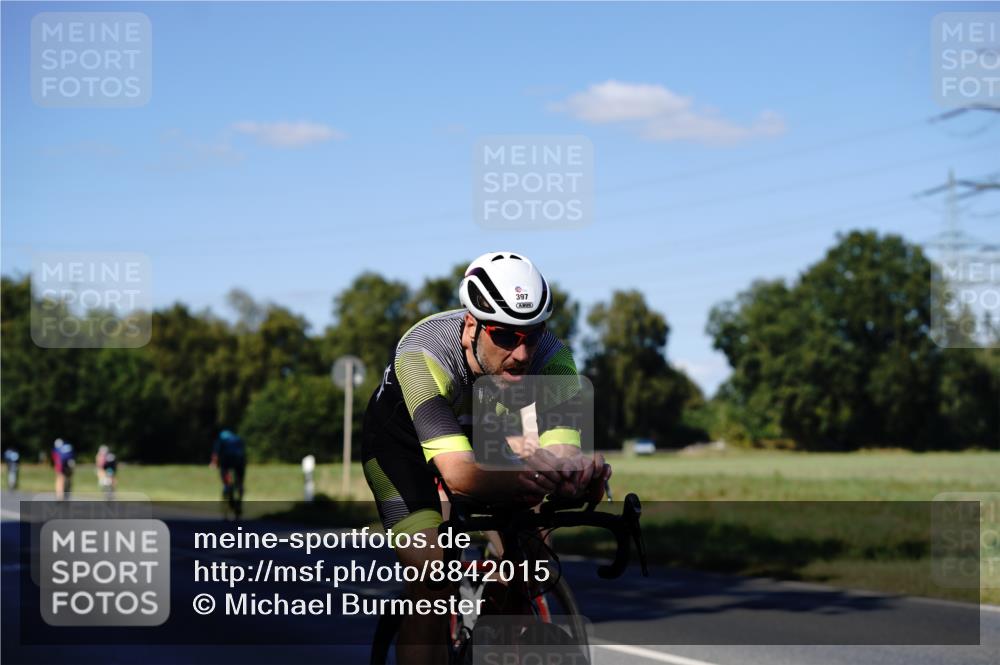 07.09.2025 - 19. Norderstedt Triathlon Michael Burmester http://msf.ph/oto/8842015 07.09.2025 15:39:09 Radfahren 397, 885, 918, 947 meine-sportfotos.de