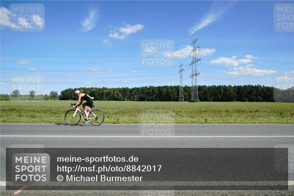 07.09.2025 - 19. Norderstedt Triathlon Michael Burmester http://msf.ph/oto/8842017 07.09.2025 14:34:37 Radfahren  meine-sportfotos.de