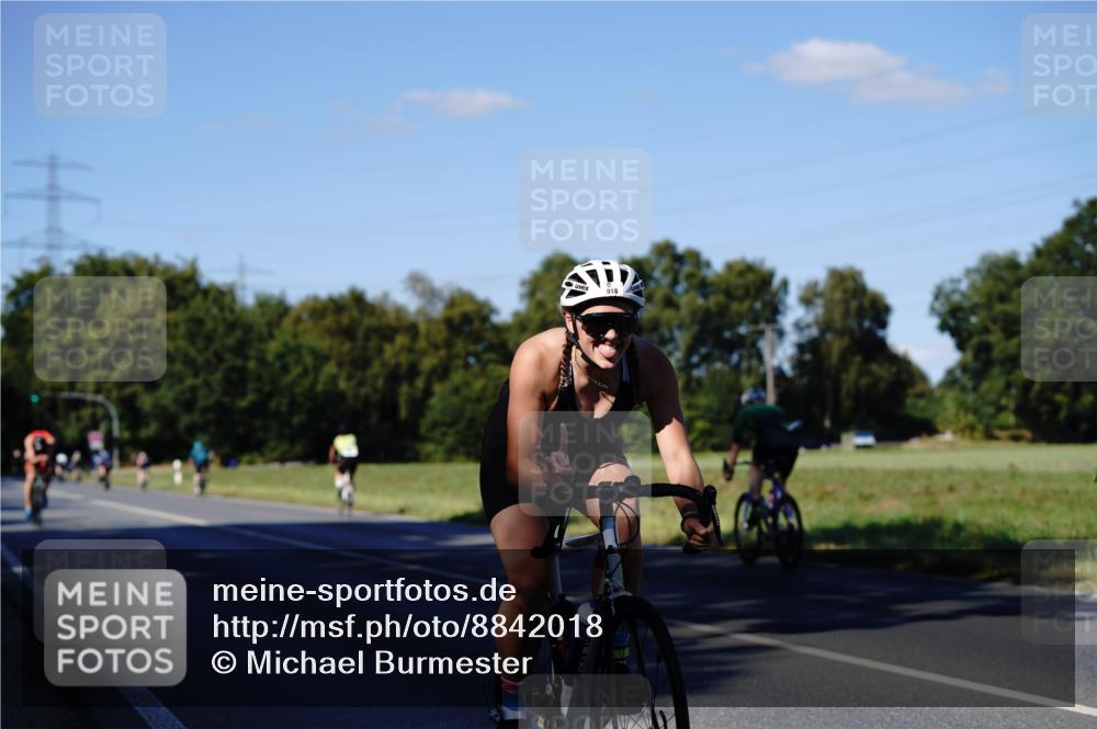 07.09.2025 - 19. Norderstedt Triathlon Michael Burmester http://msf.ph/oto/8842018 07.09.2025 15:39:13 Radfahren 522, 918, 947 meine-sportfotos.de