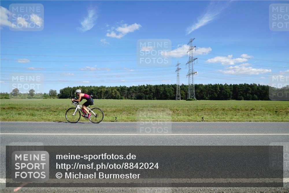 07.09.2025 - 19. Norderstedt Triathlon Michael Burmester http://msf.ph/oto/8842024 07.09.2025 14:34:39 Radfahren  meine-sportfotos.de